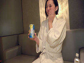 完全プライベート映像　透明感溢れる高身長美人妻　平井栞奈と初めての二人きりお泊まり　サンプル画像11